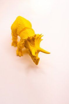Рухома іграшка "Трицератопс динозавр". 22 см DINO-TRI-22-YELLOW виготовлений на 3D принтері