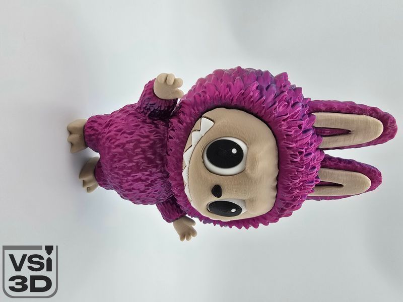 15 см. Фигурка Лабубу Labubu с подвижными глазками. 3D-печать органическим пластиком. Фиолетово-синий перелив LABUBU-15-RED-BLUE изготовленный на 3D принтере